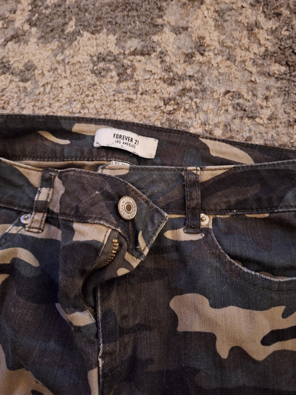 Forever 21 Women’s Camo Distressed Skinny Jeans - Black & Tan - Picture 3 of 3